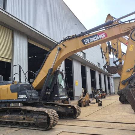 徐工XE245DK履带式挖掘机