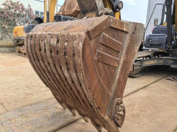 徐工XE245DK履帶式挖掘機