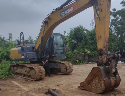 徐工XE200DA履带式挖掘机