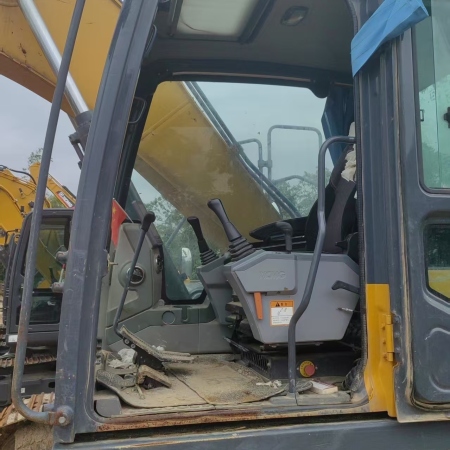 徐工XE200DA履带式挖掘机