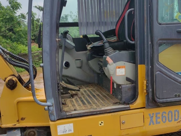 徐工XE60DA履帶式挖掘機(jī)