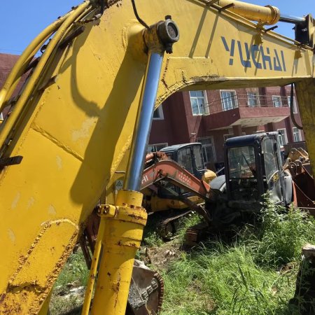 玉柴YC135-8履带式挖掘机