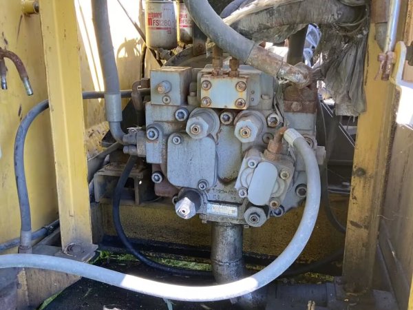 玉柴YC135-8履帶式挖掘機(jī)