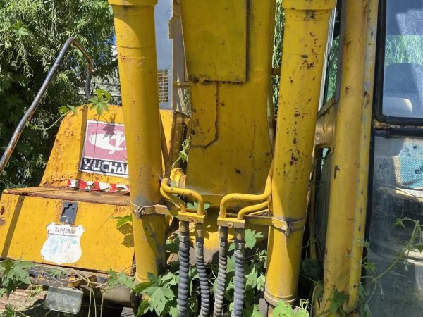 玉柴YC135-8履帶式挖掘機(jī)