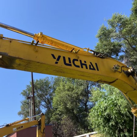 玉柴YC135-8履带式挖掘机