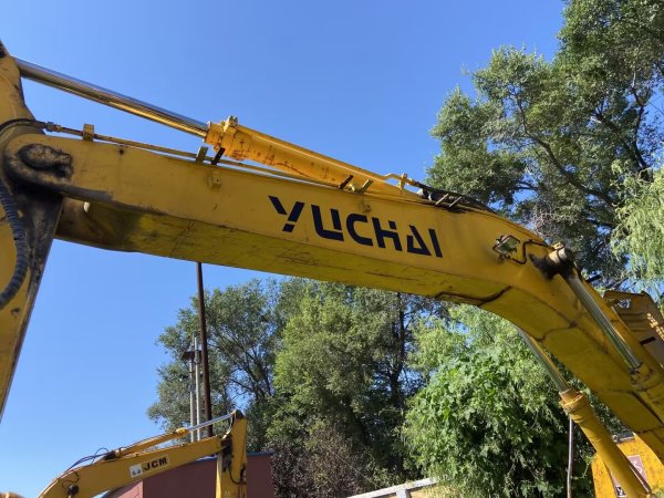 玉柴YC135-8履帶式挖掘機(jī)