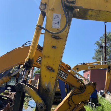 玉柴YC135-8履带式挖掘机