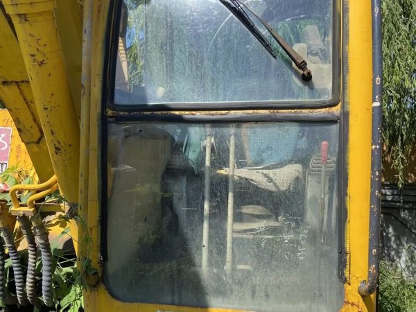 玉柴YC135-8履帶式挖掘機(jī)