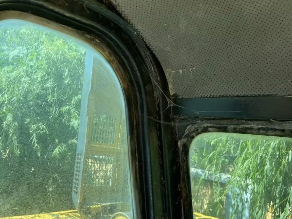 玉柴YC135-8履帶式挖掘機(jī)