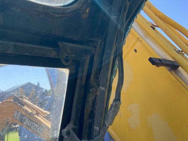 玉柴YC135-8履帶式挖掘機(jī)