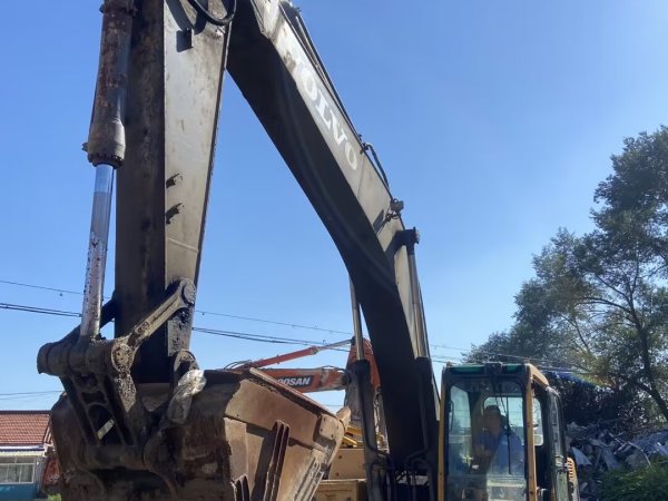 沃爾沃EC290履帶式挖掘機(jī)