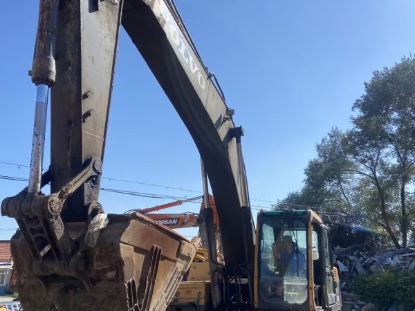 沃爾沃EC290履帶式挖掘機(jī)