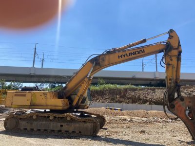 現(xiàn)代R450履帶式挖掘機(jī)