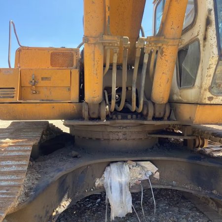 现代R450履带式挖掘机