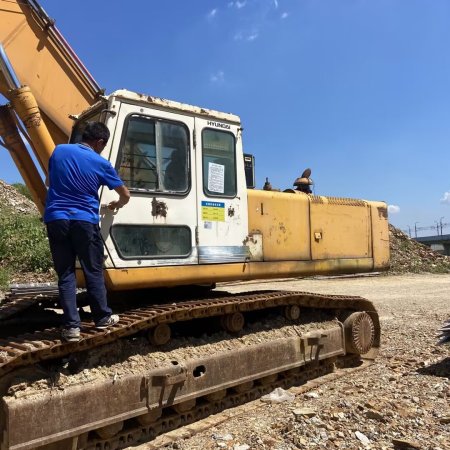 现代R450履带式挖掘机