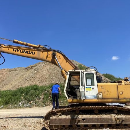 现代R450履带式挖掘机