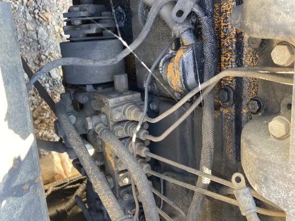 現(xiàn)代R450履帶式挖掘機