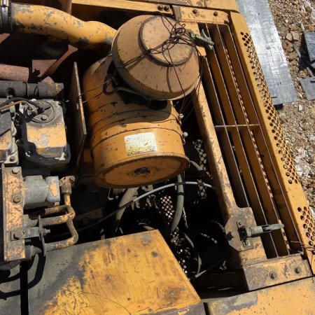 现代R450履带式挖掘机