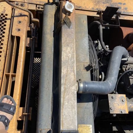 现代R450履带式挖掘机