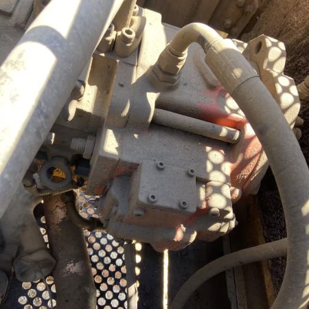 现代R450履带式挖掘机