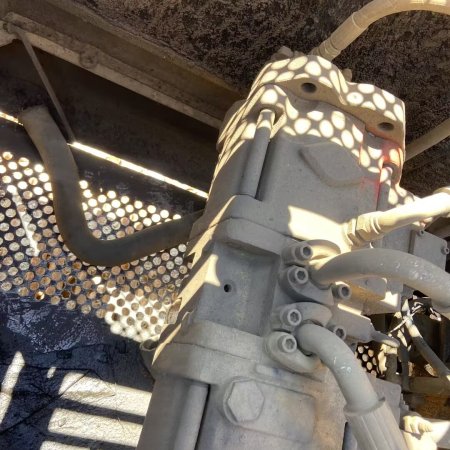 现代R450履带式挖掘机