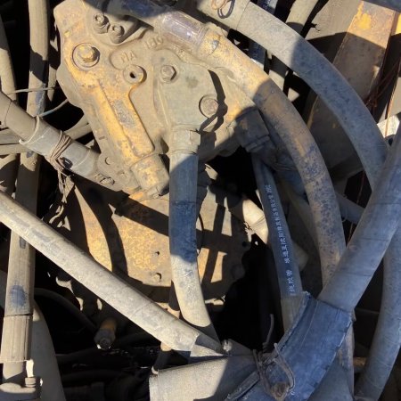 现代R450履带式挖掘机