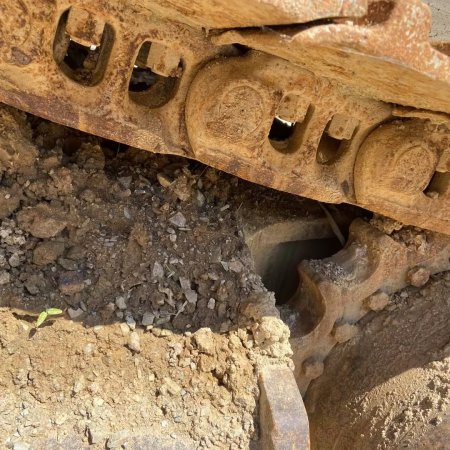 现代R450履带式挖掘机