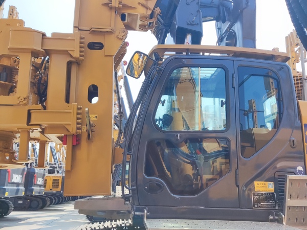 徐工XR240E旋挖鉆機(jī)