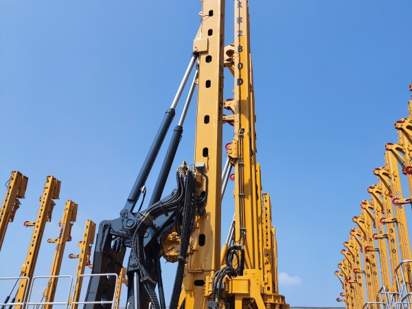 徐工XR240E旋挖鉆機(jī)