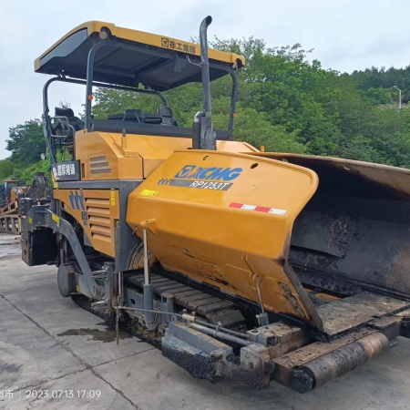 徐工RP1253T摊铺机