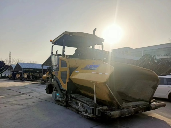 徐工RP1655T攤鋪機