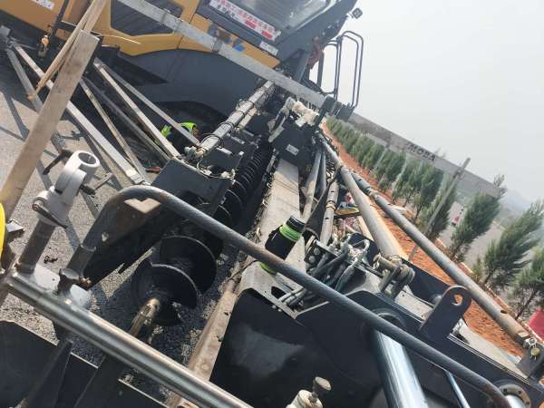 徐工RP1655T攤鋪機