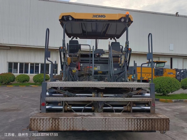 徐工RP1005T攤鋪機