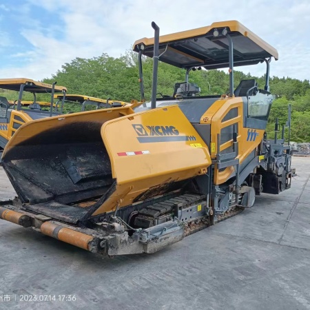 徐工RP1005T摊铺机