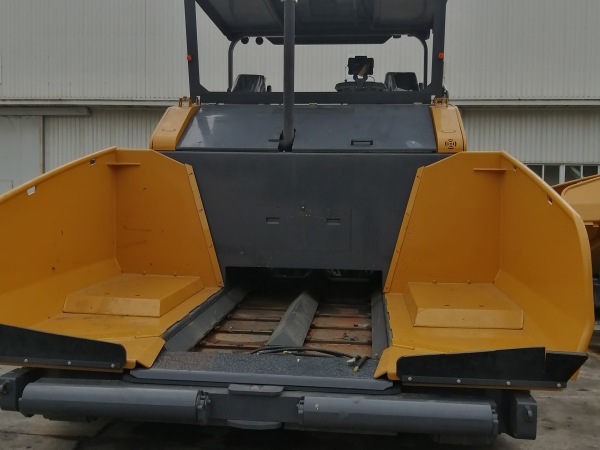 徐工RP1355T攤鋪機(jī)