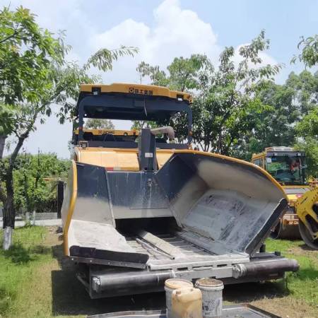 徐工RP1655摊铺机