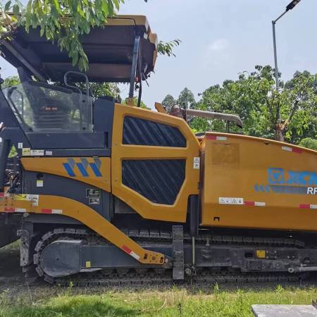 徐工RP1655摊铺机