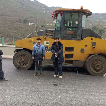 徐工XP303轮胎压路机(30吨胶轮)