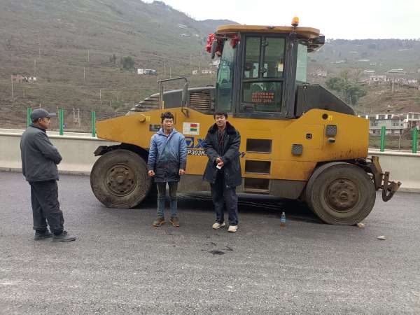 徐工XP303輪胎壓路機(30噸膠輪)