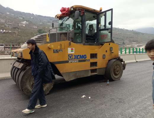 徐工XP303轮胎压路机(30吨胶轮)