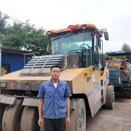 徐工XP303轮胎压路机(30吨胶轮)