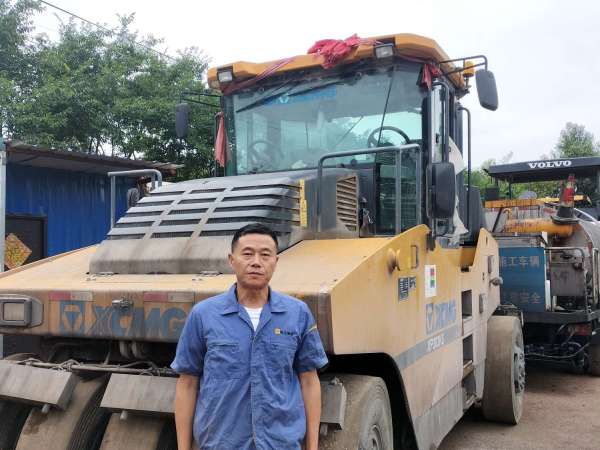 徐工XP303輪胎壓路機(30噸膠輪)