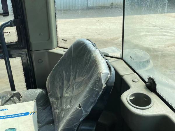 徐工XP365KS輪胎壓路機