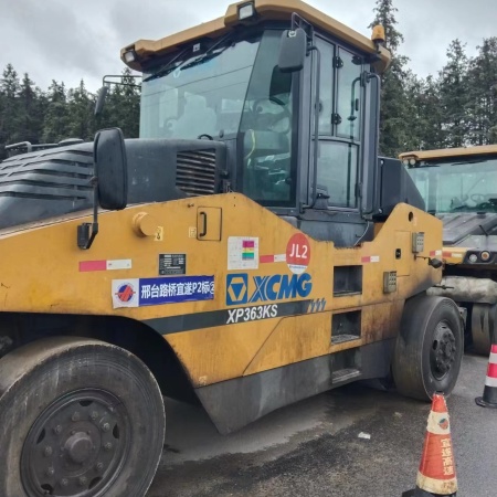 徐工XP365KS轮胎压路机