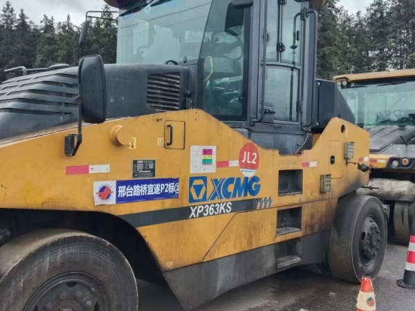 徐工XP365KS輪胎壓路機