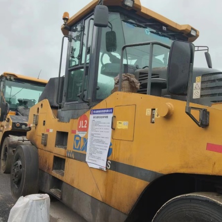 徐工XP365KS轮胎压路机