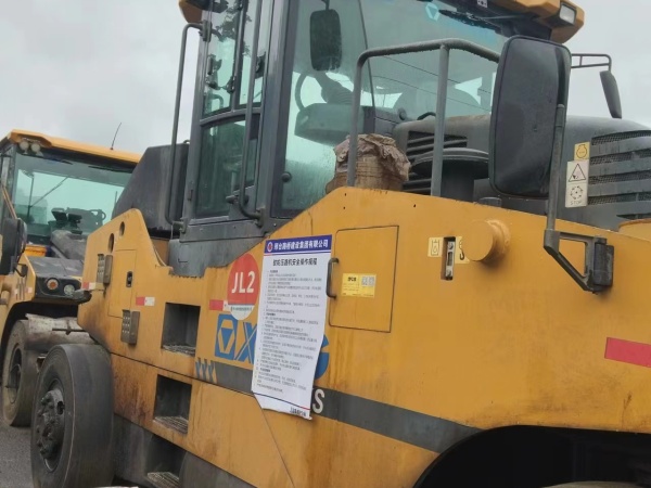 徐工XP365KS輪胎壓路機