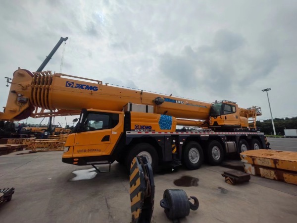 徐工XCA130L7全地面起重機(jī)