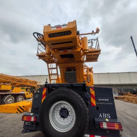 徐工XCA130L7全地面起重机