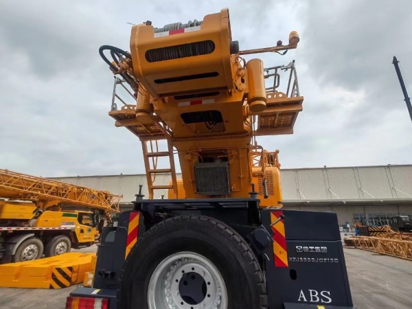 徐工XCA130L7全地面起重機(jī)